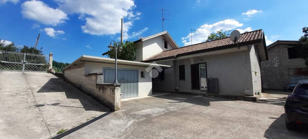 casa indipendente in vendita ad Alatri