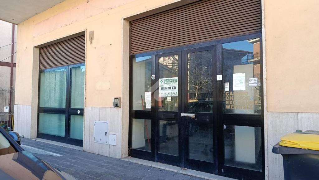 negozio in vendita ad Alatri