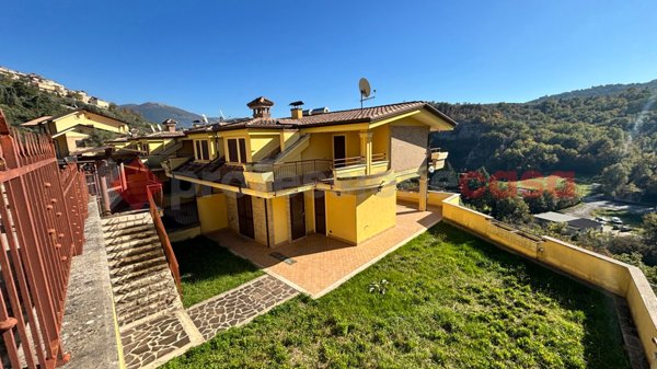 casa indipendente in vendita ad Alatri