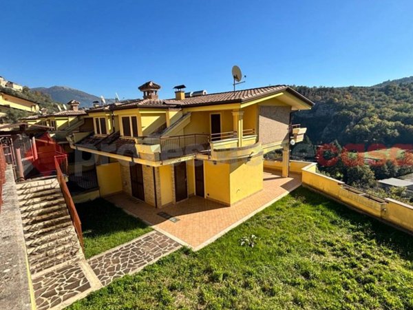 casa indipendente in vendita ad Alatri