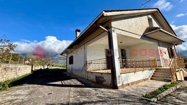 casa indipendente in vendita ad Alatri