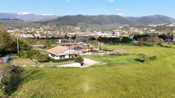 esavano in vendita ad Alatri in zona Basciano