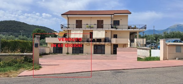 locale commerciale in vendita ad Alatri in zona Tecchiena