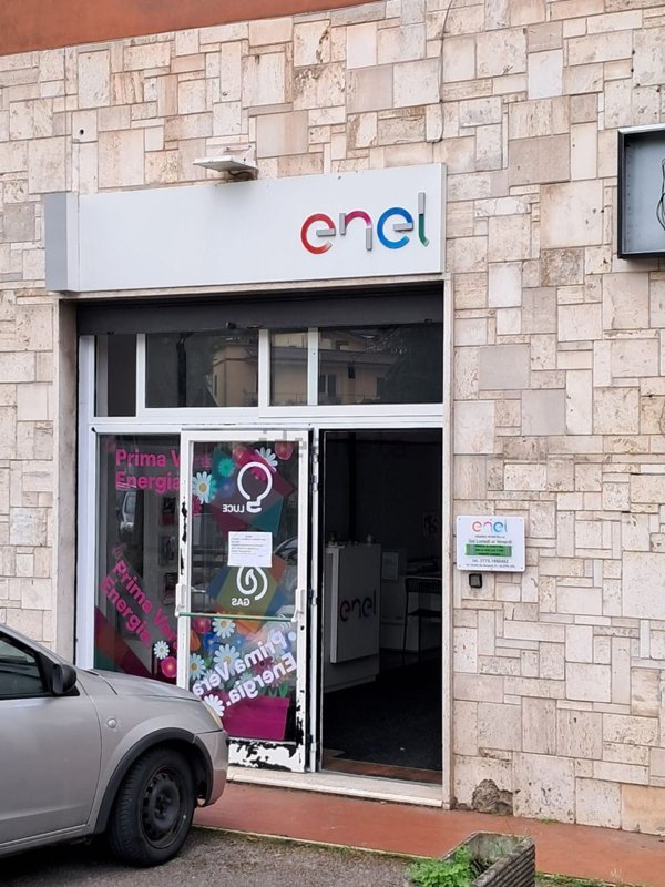 locale commerciale in vendita ad Alatri