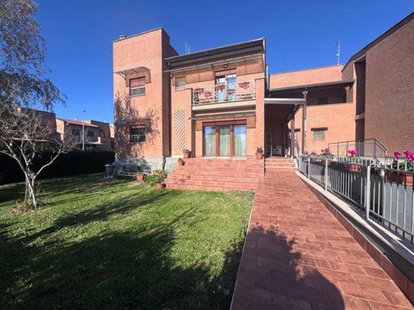 casa indipendente in vendita ad Alatri