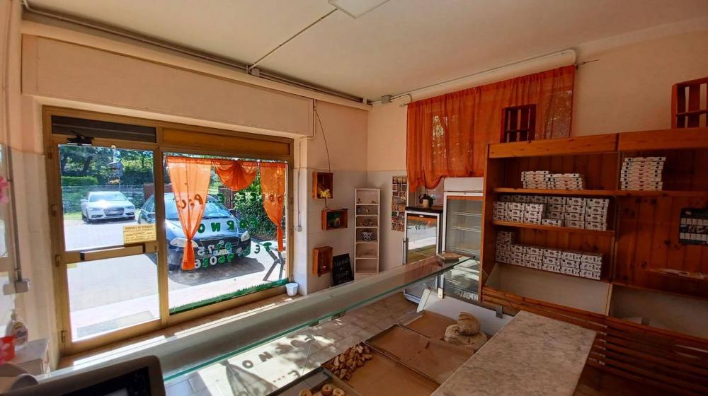 locale commerciale in vendita ad Alatri in zona Tecchiena