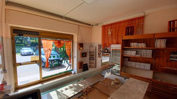 locale commerciale in vendita ad Alatri in zona Tecchiena