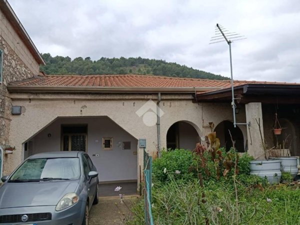 casa indipendente in vendita ad Alatri