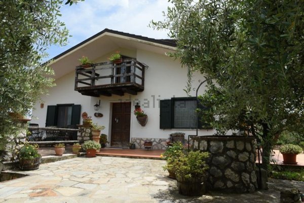 casa indipendente in vendita ad Alatri