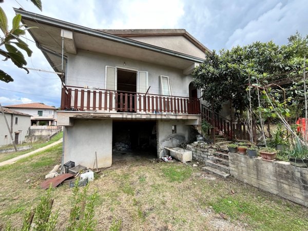 casa indipendente in vendita ad Alatri