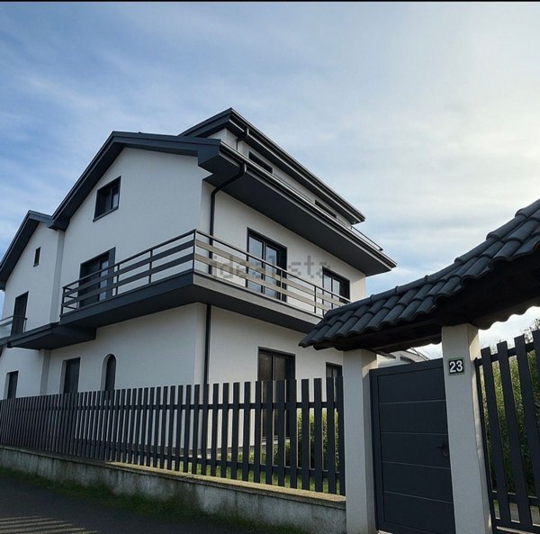 casa indipendente in vendita ad Alatri