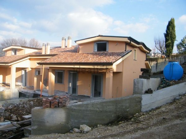 casa indipendente in vendita ad Alatri