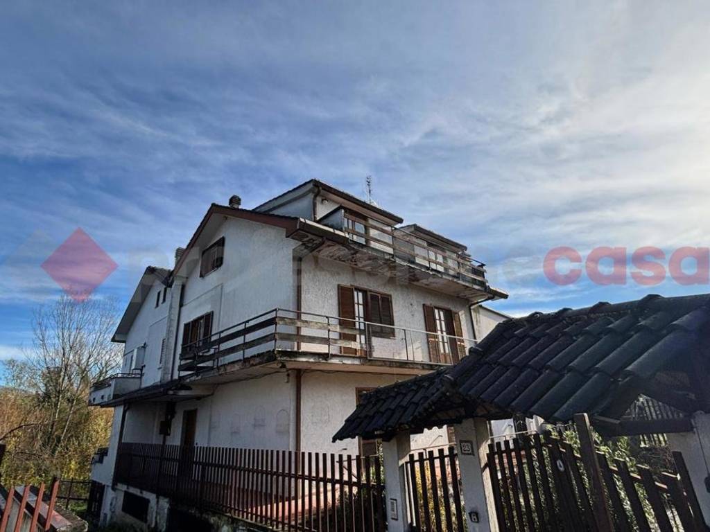 casa indipendente in vendita ad Alatri