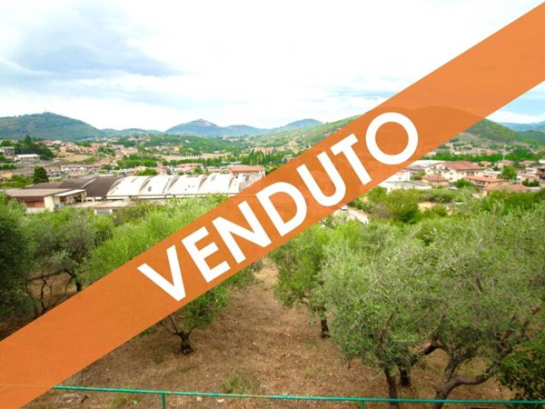 casa indipendente in vendita ad Alatri