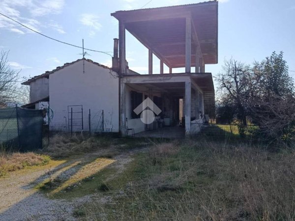 casa indipendente in vendita ad Alatri