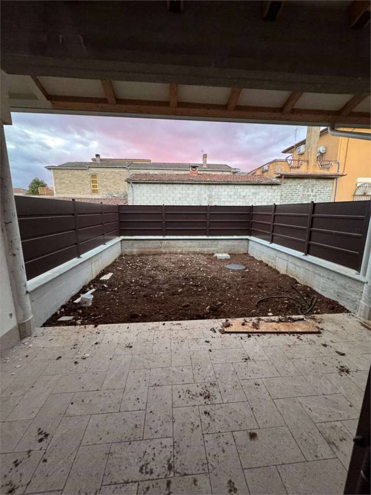 casa indipendente in vendita ad Alatri in zona Tecchiena