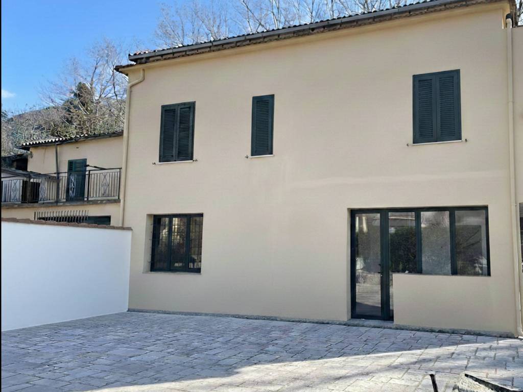 casa indipendente in vendita ad Alatri