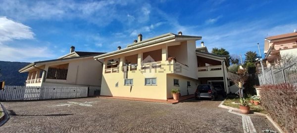 casa indipendente in vendita ad Alatri