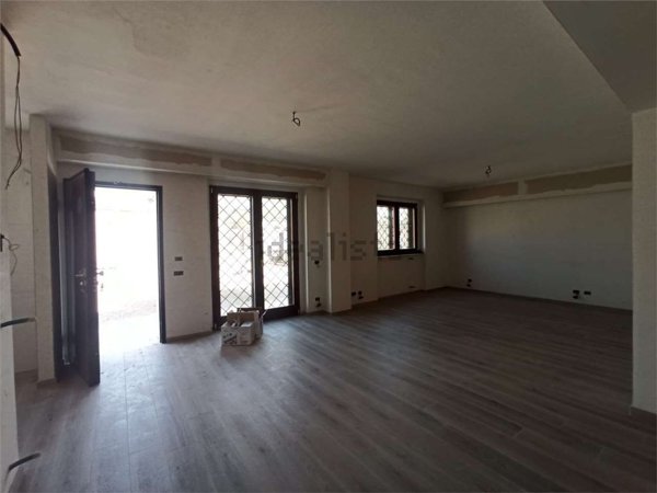 casa indipendente in vendita ad Alatri in zona Tecchiena