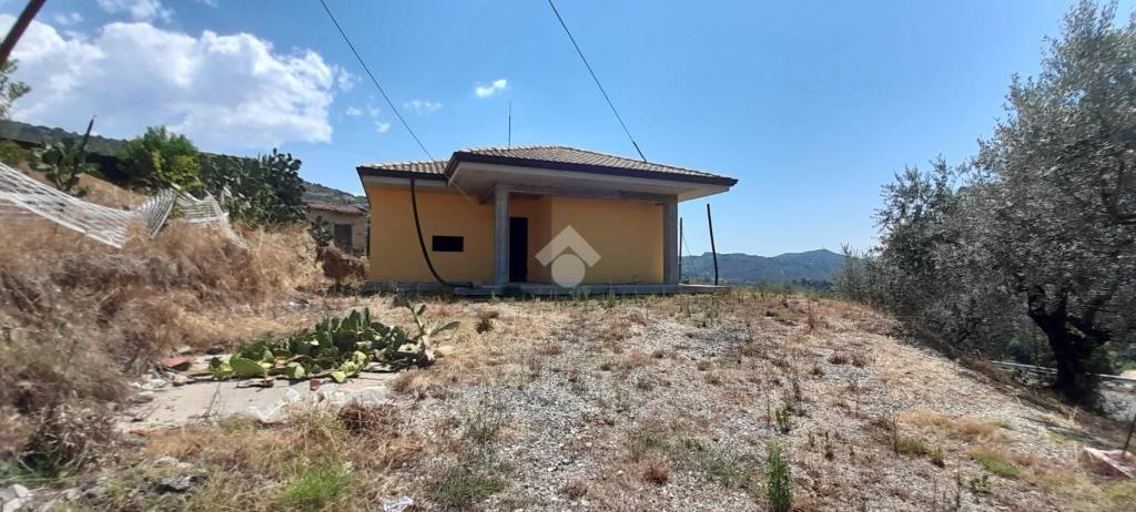 casa indipendente in vendita ad Alatri