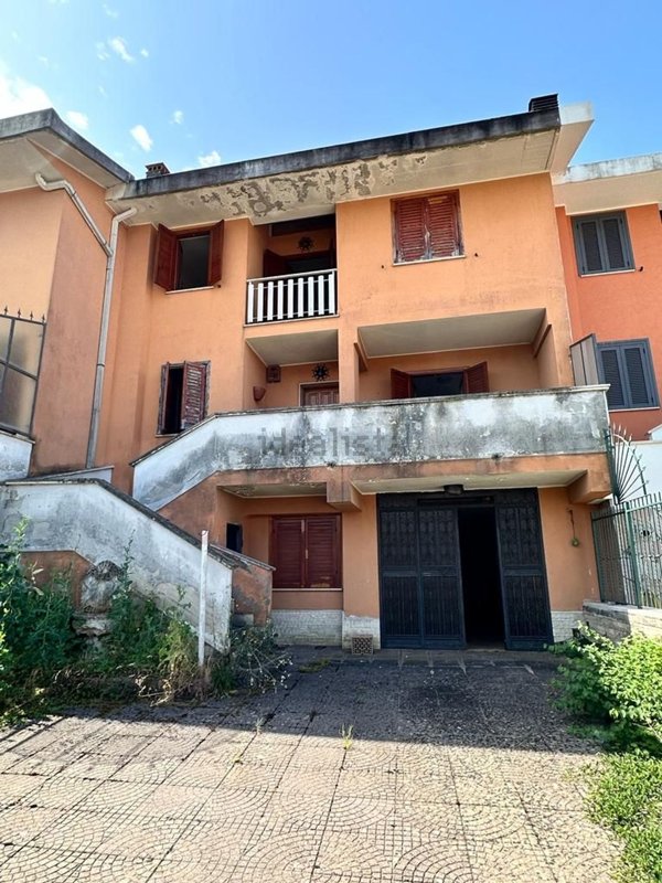 casa indipendente in vendita ad Alatri