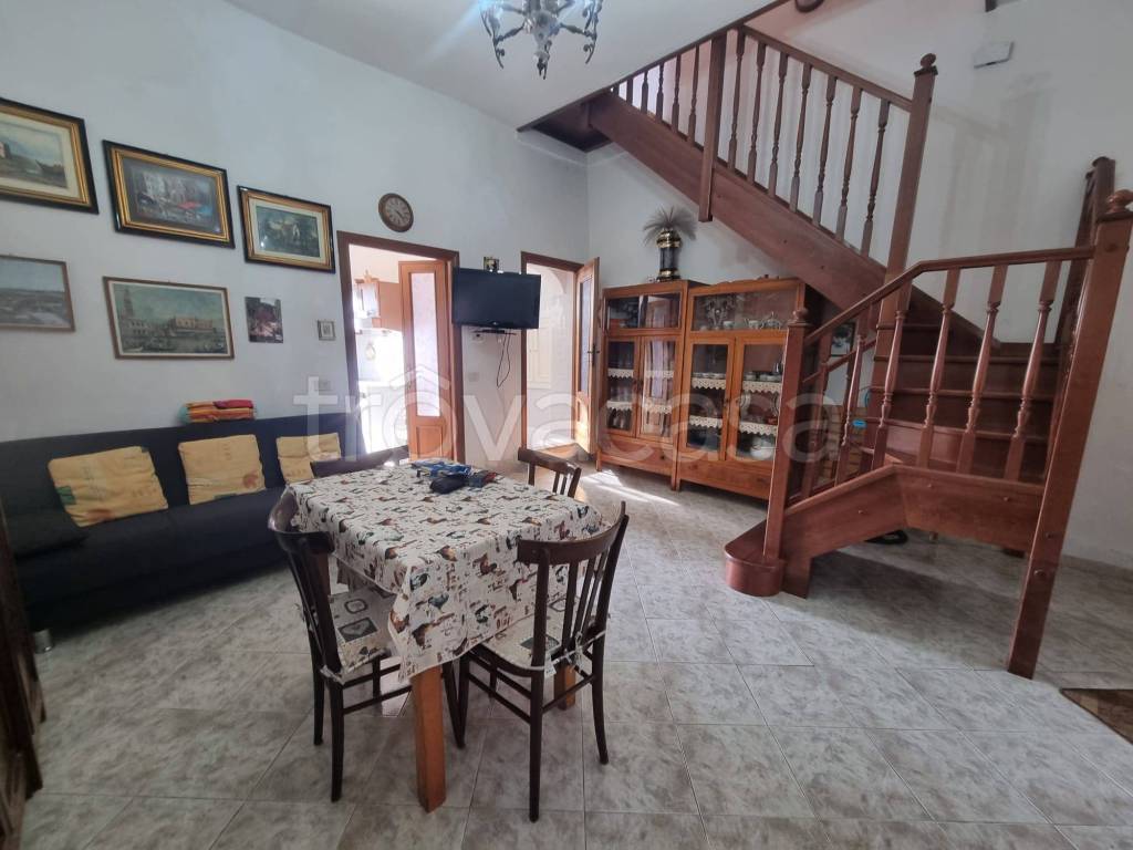 casa indipendente in vendita ad Alatri