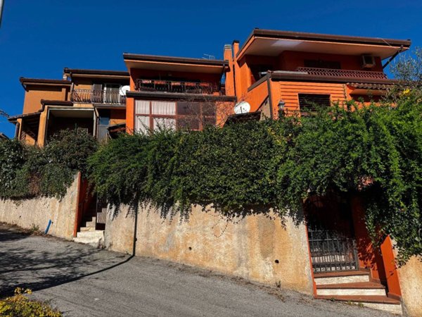 casa indipendente in vendita ad Alatri