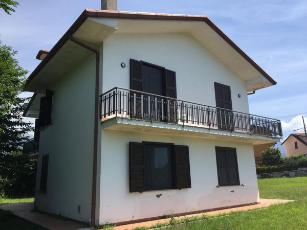 casa indipendente in vendita ad Alatri