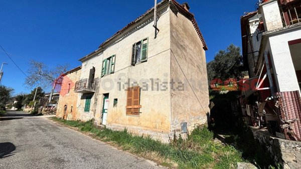 casa indipendente in vendita ad Alatri