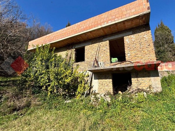 casa indipendente in vendita ad Alatri