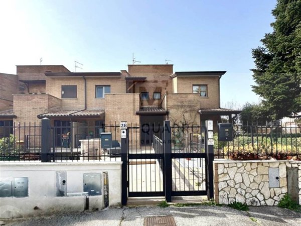 casa indipendente in vendita ad Alatri
