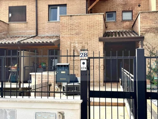 casa indipendente in vendita ad Alatri