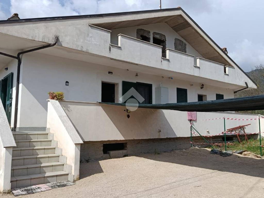 casa indipendente in vendita ad Alatri
