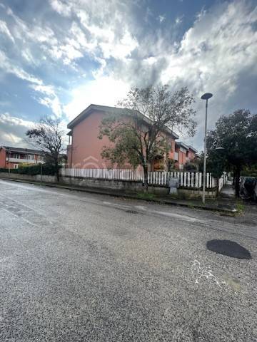 casa indipendente in vendita ad Alatri in zona Tecchiena