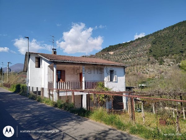 casa indipendente in vendita ad Alatri