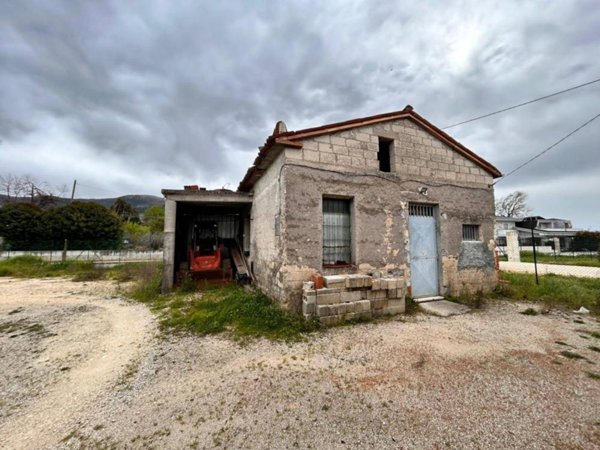casa indipendente in vendita ad Alatri in zona Tecchiena