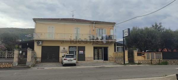 locale commerciale in vendita ad Alatri in zona Tecchiena