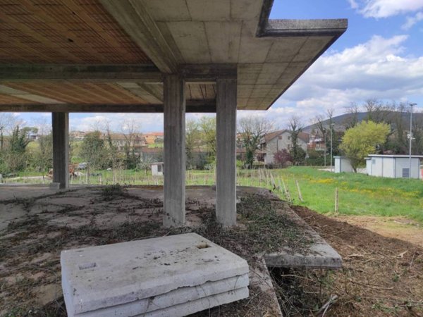 locale commerciale in vendita ad Alatri