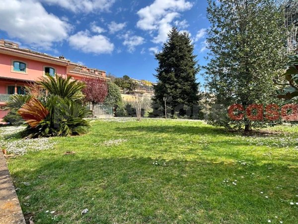 casa indipendente in vendita ad Alatri