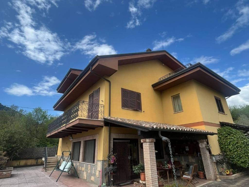 casa indipendente in vendita ad Alatri