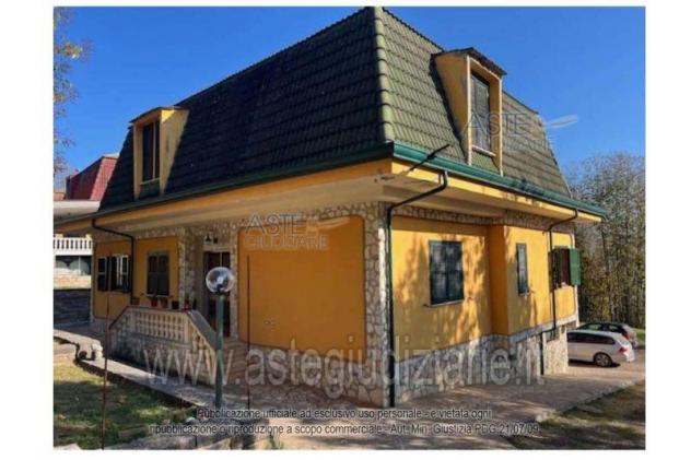 casa indipendente in vendita ad Alatri