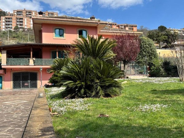 casa indipendente in vendita ad Alatri