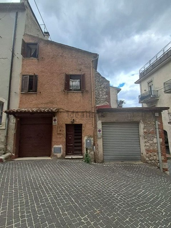 casa indipendente in vendita ad Alatri