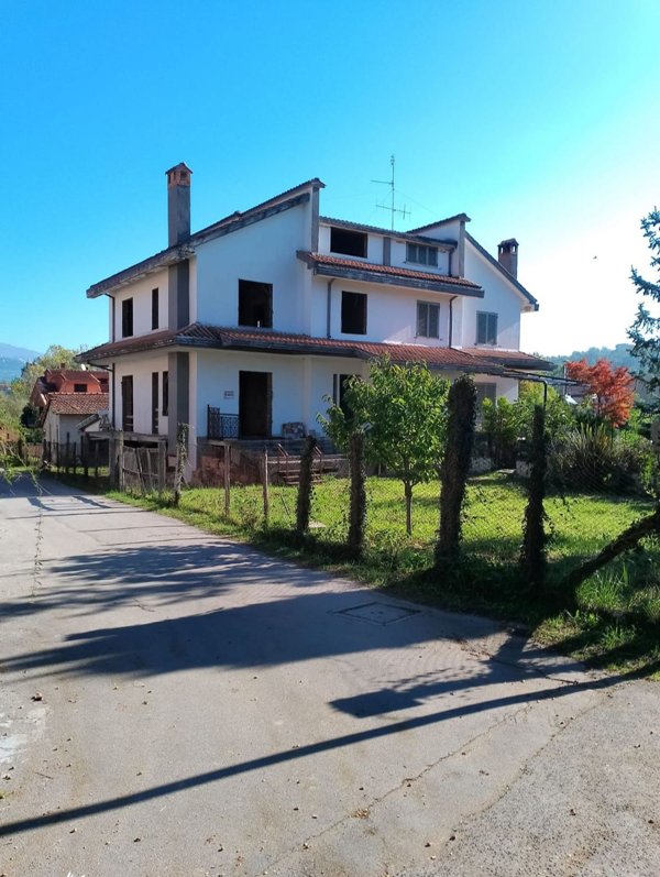 casa indipendente in vendita ad Alatri