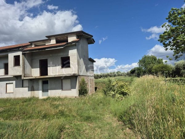 casa indipendente in vendita ad Alatri