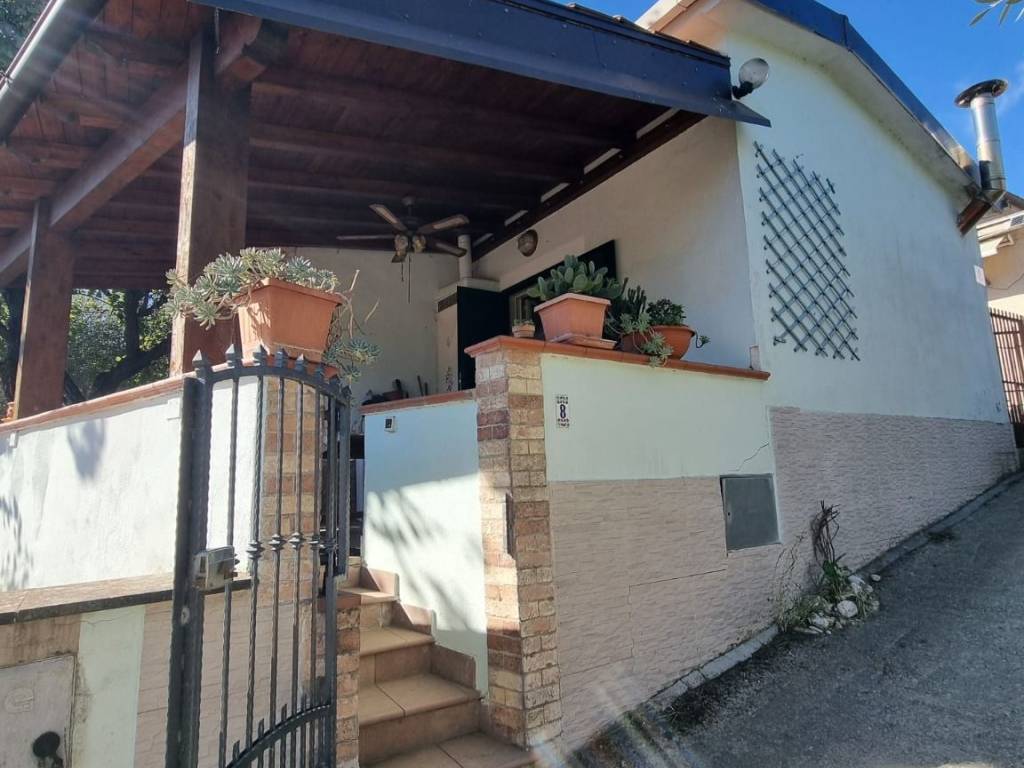 casa indipendente in vendita ad Alatri