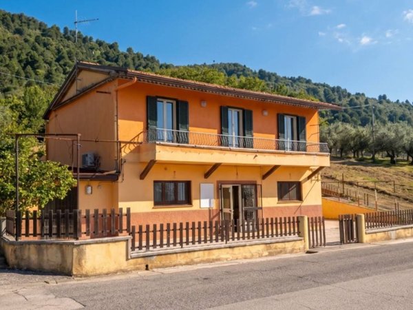 casa indipendente in vendita ad Alatri