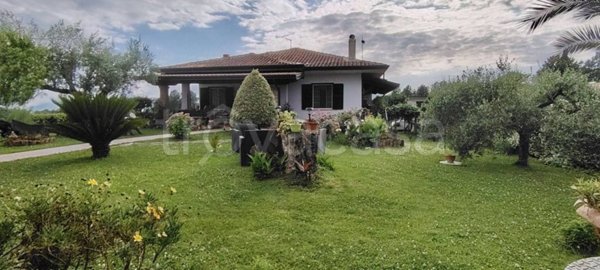 casa indipendente in vendita ad Alatri in zona Basciano