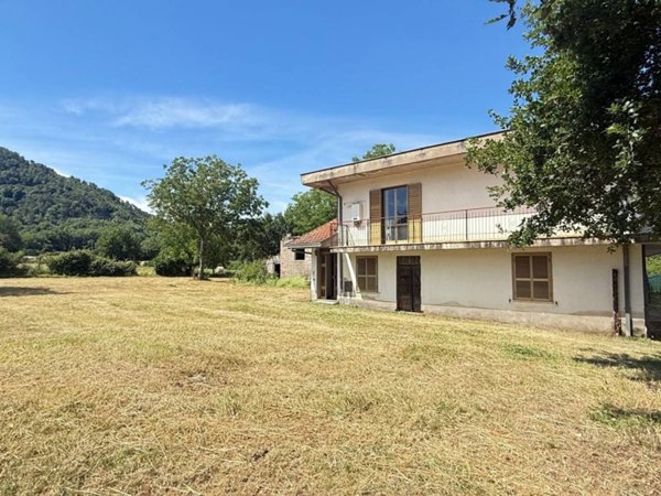 casa indipendente in vendita ad Alatri