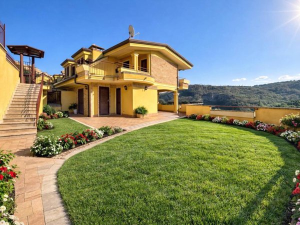 casa indipendente in vendita ad Alatri
